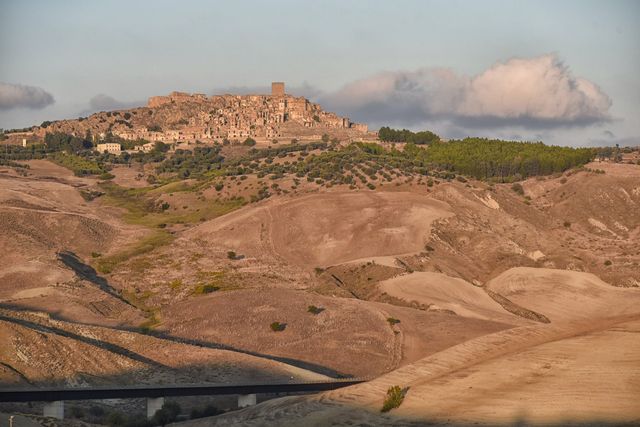 Il centro storico di Craco, abbandonato dopo i movimenti franosi (2019).