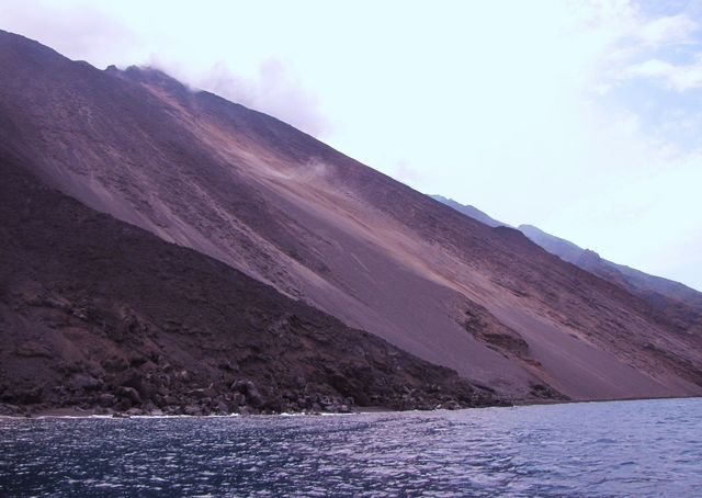 La Sciara del Fuoco vista dal mare (2009).