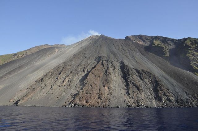 La Sciara del Fuoco: il ripido versante che prosegue sotto il mare.