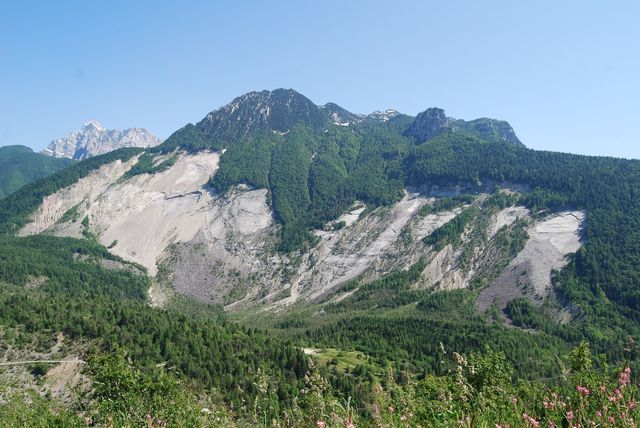 Il piano di scivolamento della frana sul Monte Toc oggi (2014).