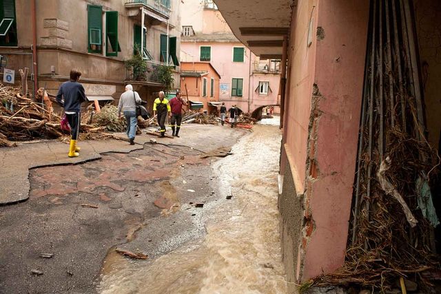 Via Roma a Monterosso al Mare dopo l'alluvione del 25 ottobre 2011.